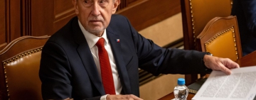 Чешкият премиер сменя спорен министър след многохилядните протести